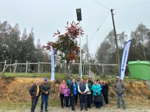 Frontel inaugura iluminación de Posta Matte Sanchez en Puerto Saavedra